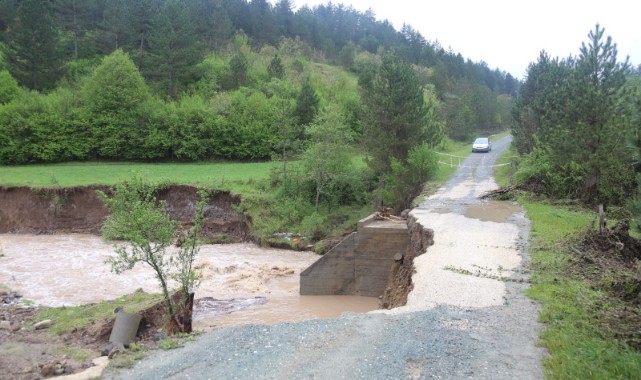 Kastamonu’da sel: Yol çöktü, tarım arazileri sular altında kaldı;