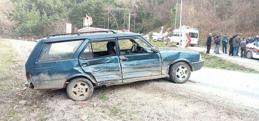 Kastamonu'da iki otomobil çarpıştı;