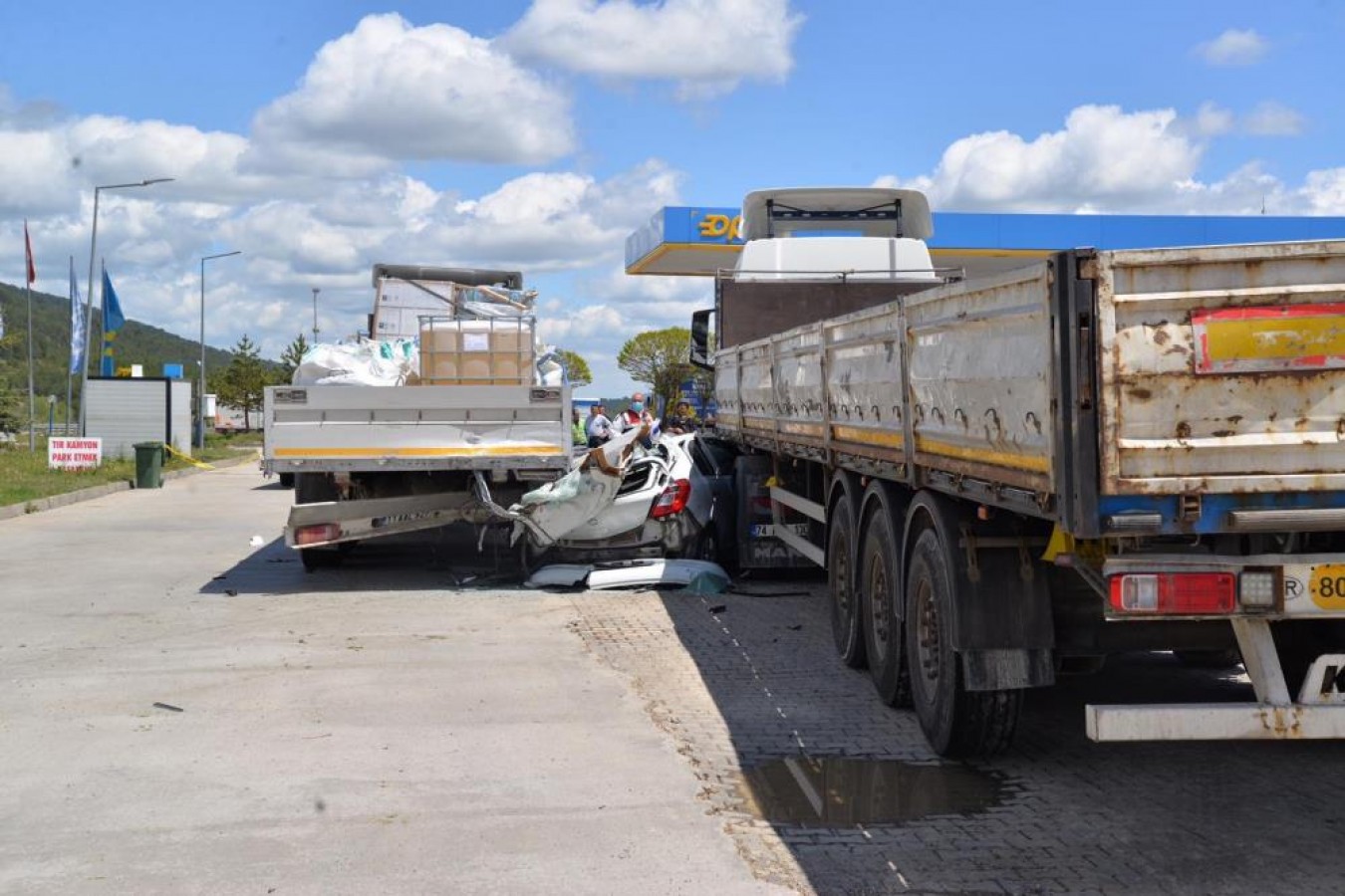 Ailesi de trafik kazasında hayatını kaybetti