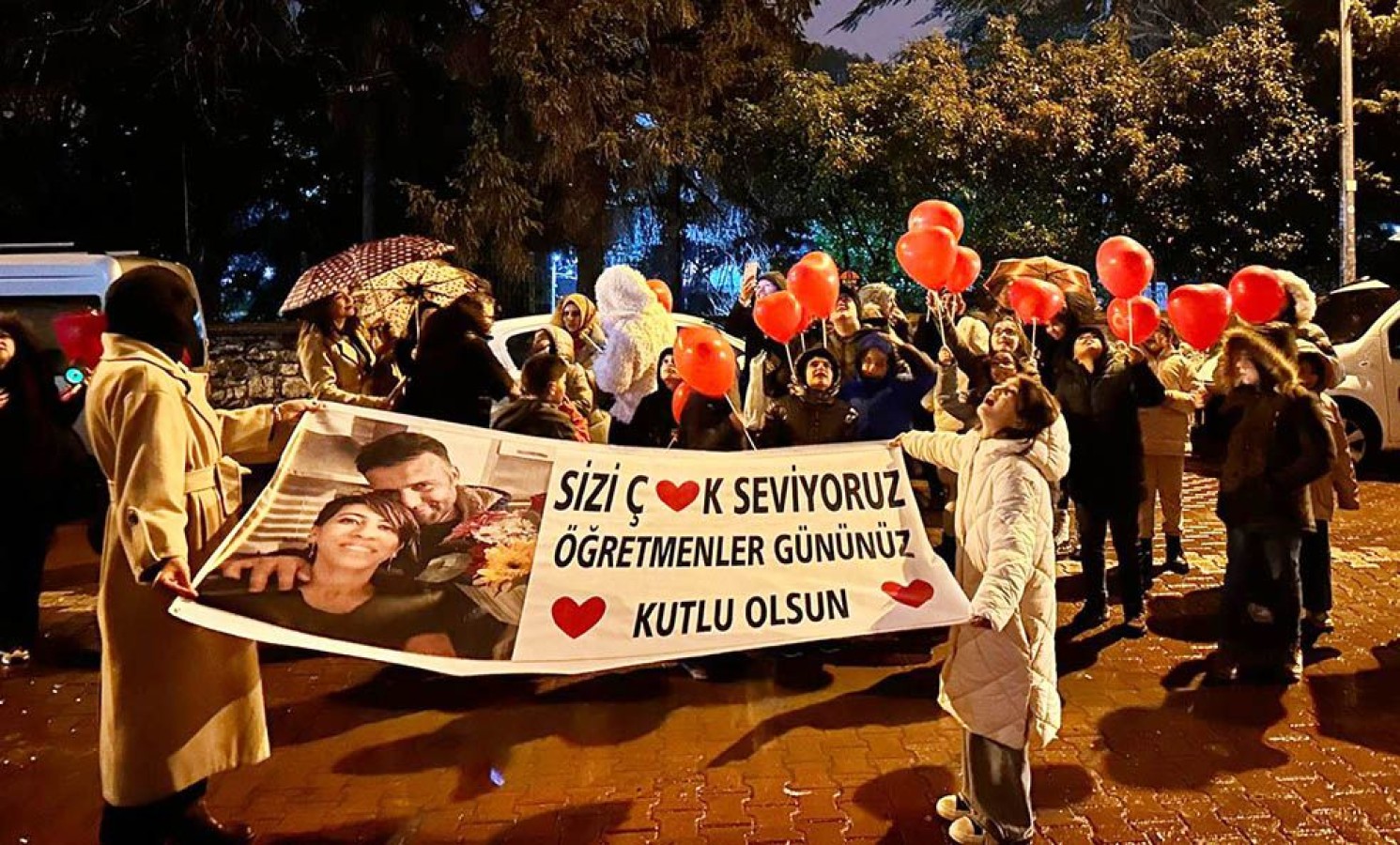 Kastamonu’da öğretmene evinin önünde büyük sürpriz;