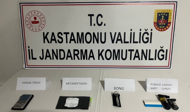 Jandarmanın uygulamasında uyuşturucu yakalattı;