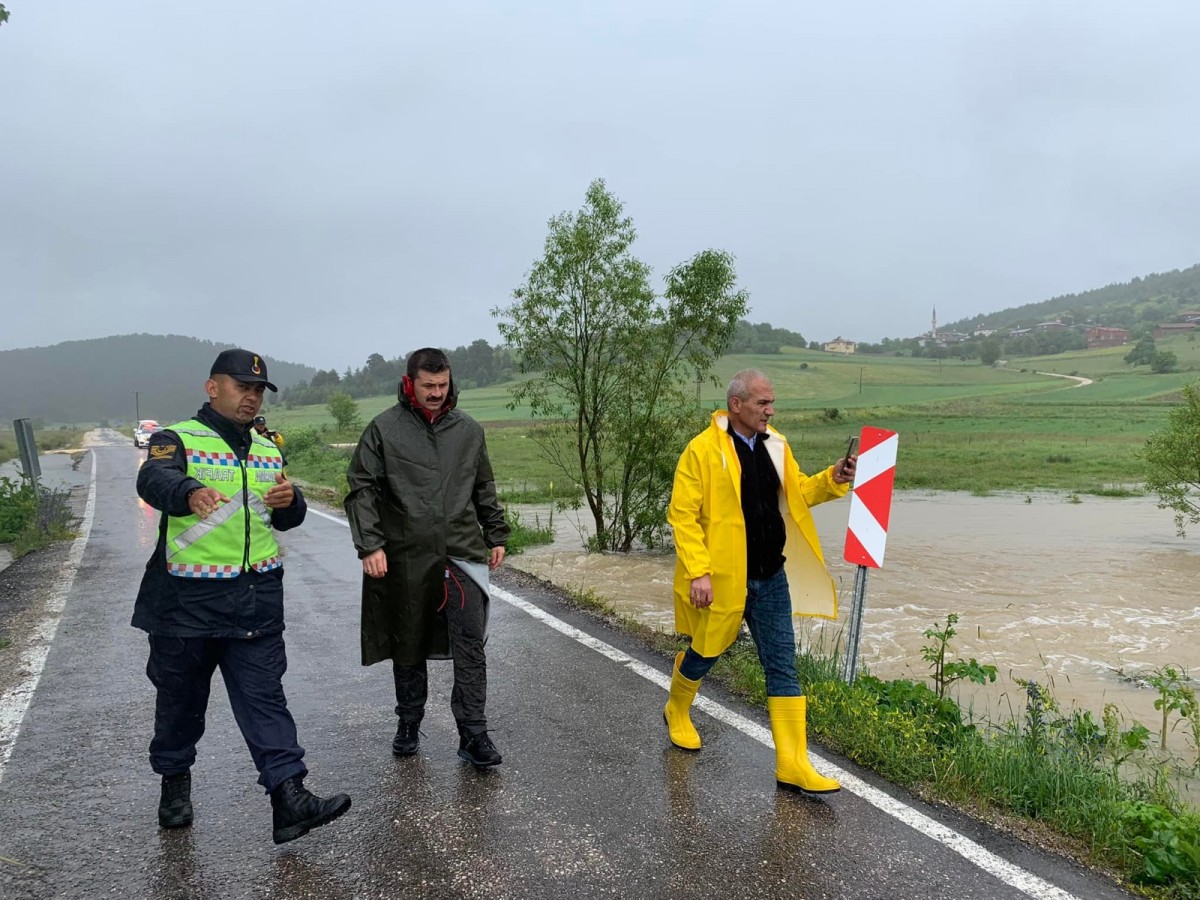 Yollar kapatılıyor;