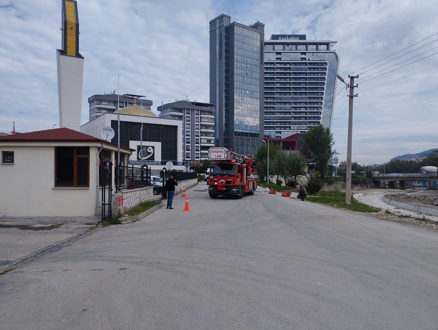 Sirenlerle şehri dolaştılar;