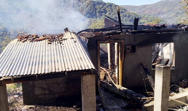 Kastamonu’da köy yangınları bitmek bilmiyor! Bir ev daha yandı;