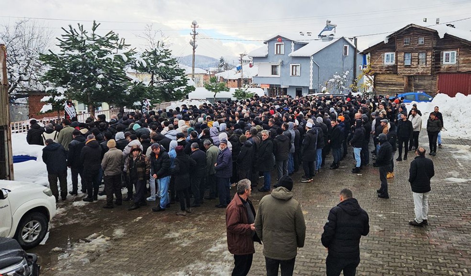 Göçükte can veren işçiler Kastamonu'da toprağa verildi;