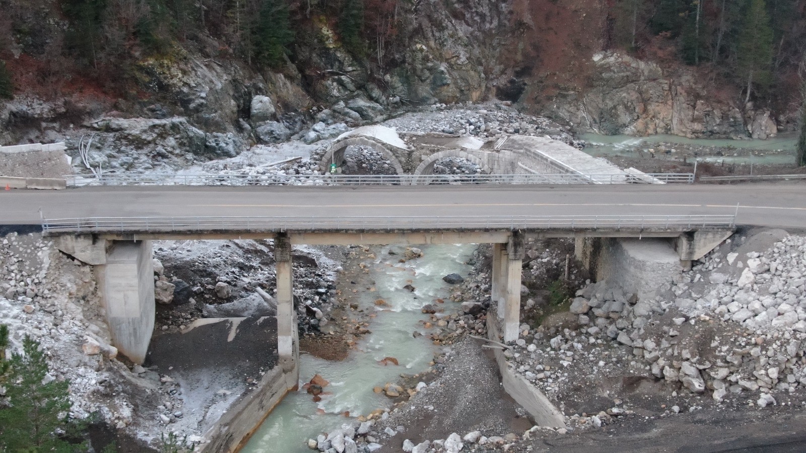 Kastamonu’nun 126 yıllık köprüsü yok olmak üzere!;