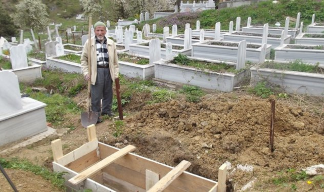 Ölmeden önce mezarını kazan yaşlı adam hayatını kaybetti;