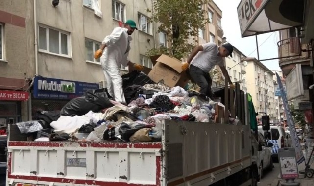 Bursa’da çöp evden 3 kamyon dolusu çöp çıktı;