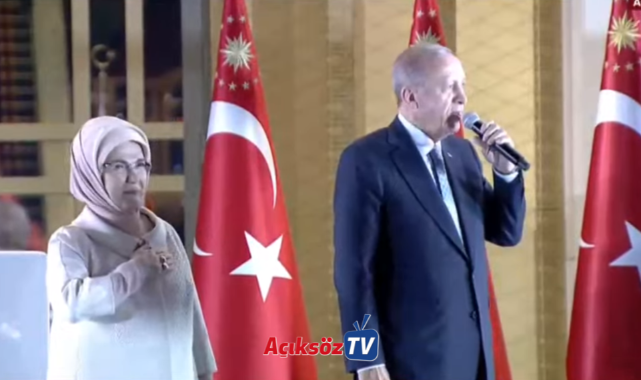 Balkon konuşması yapan Erdoğan: 'Bunları çözmek bizim için zor değil';
