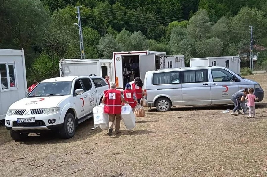 Kızılay ve AFAD Gövrecik’te;