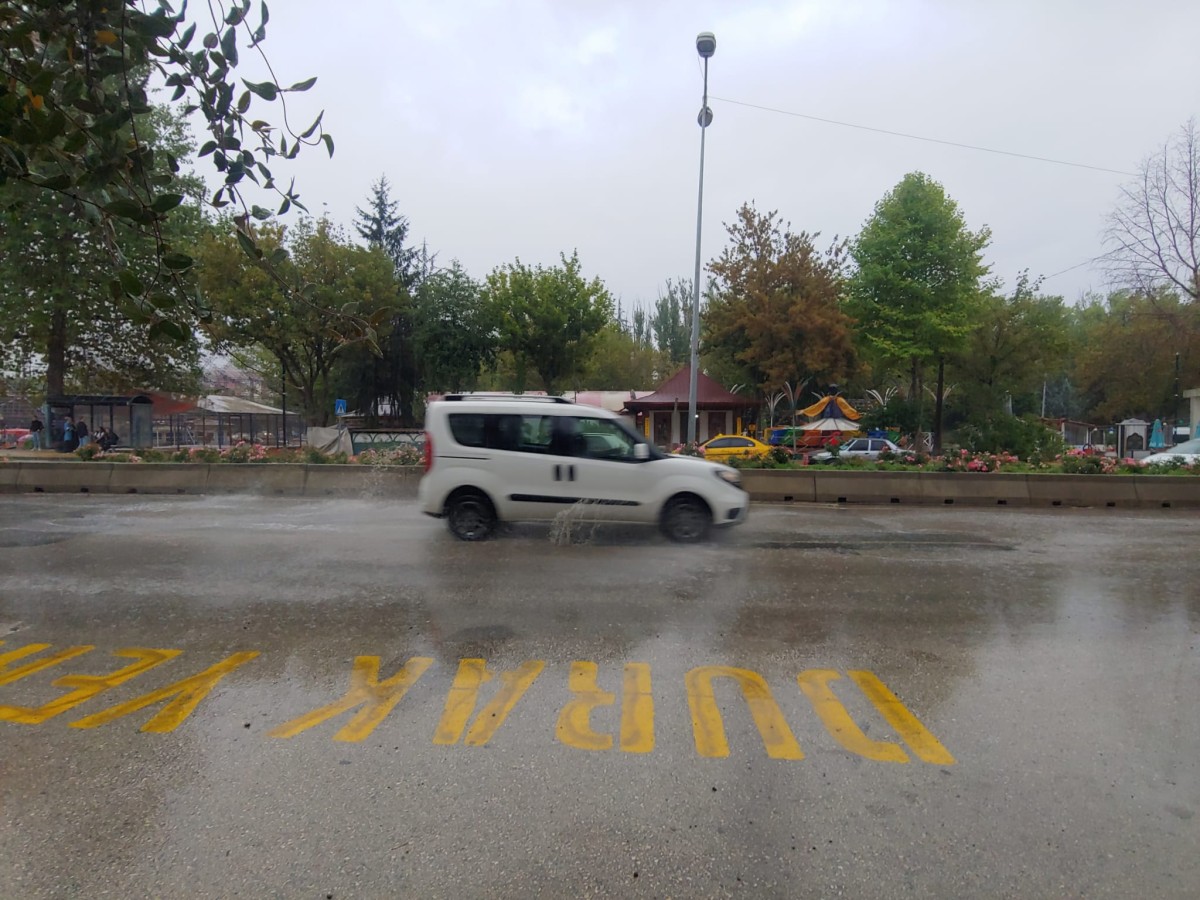 Meteoroloji uyarmıştı! Kastamonu'da başladı...;