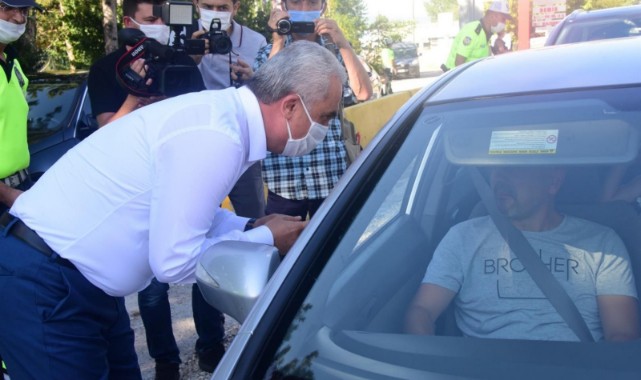 Vali Çakır, vatandaşların Trafik Haftasını kutladı;