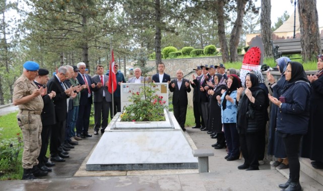 Şehit Teğmen, kabri başında anıldı;