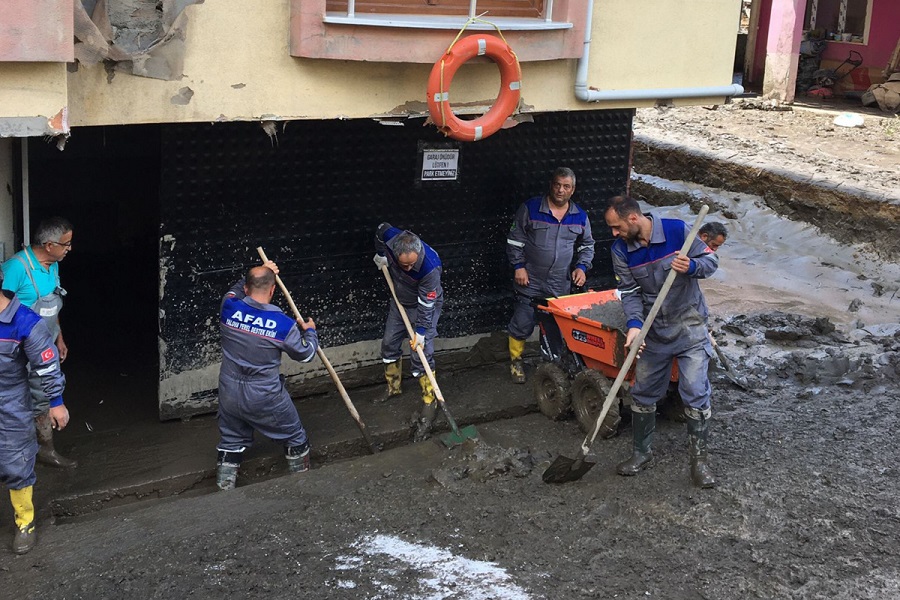 Çınarcık'tan Kastamonu'ya destek ekibi;