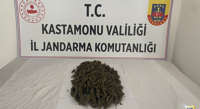 Jandarmanın operasyonlarında 5 kilo 500 gram eroin ele geçirildi;