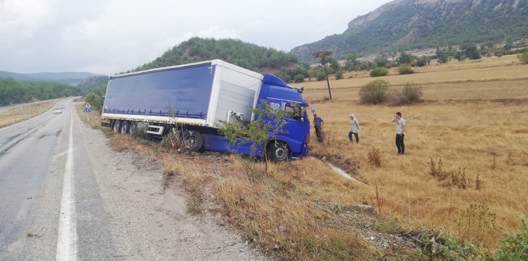 Kastamonu'da tır devrildi